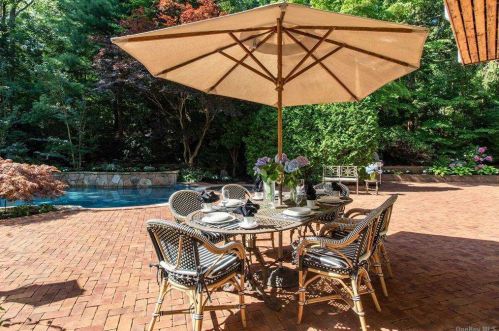 10 Durham Dr, Huntington Station NY 11746-5310 exterior