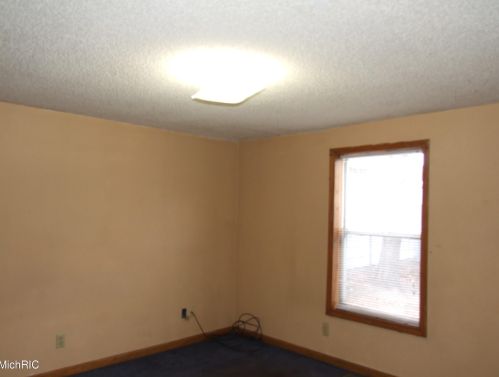 1196 Emerson Ave, Meskegon MI 49442-5205 exterior