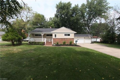 23804 Bonny Bank Dr, Cleveland, OH 44145-3535