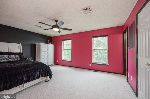 42 Hamilton Lk Dr, Trenton NJ 08619-3437 exterior