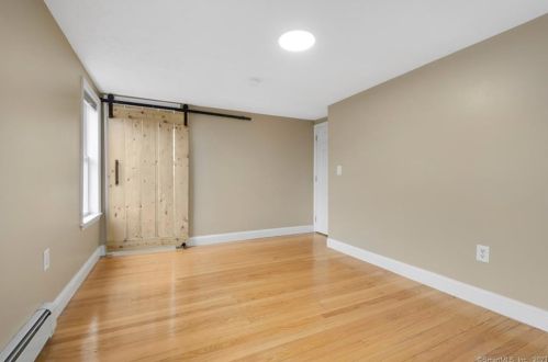 92 West St, Windsor Locks CT  06096-1813 exterior