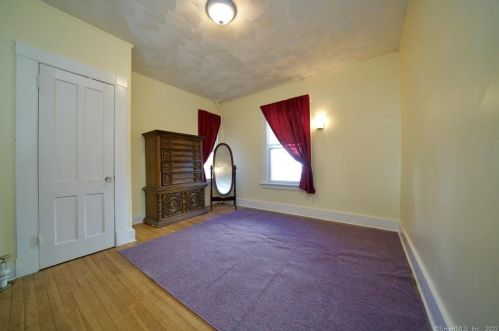 9 Fairview St, New Britain CT 06051-2707 exterior