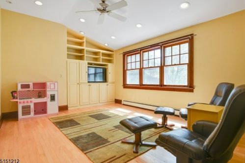 32 Debbie Pl, Berkeley Heights NJ 07922-1705 exterior