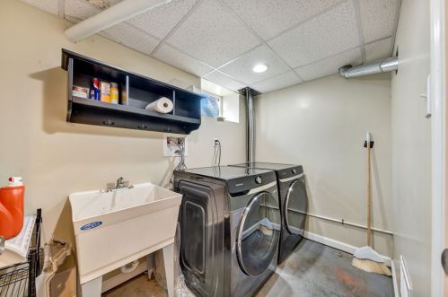 236 Larue Dr, Moon Twp PA  15108-1154 exterior