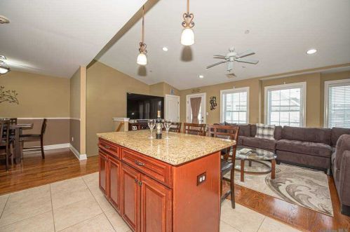 30 Della Dr, Babylon NY 11704-6240 exterior