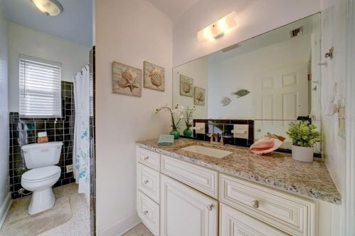 825 Riv Dr, Tampa FL 33617-7864 exterior