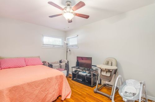 18 Donna Ln, Commack NY 11725-5204 exterior