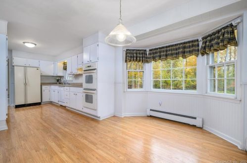 109 Holmes Rd, Ridgefield CT 06877-4304 exterior