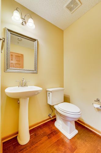 1932 Shamrock Pl, Chaska MN 55318-5405 exterior