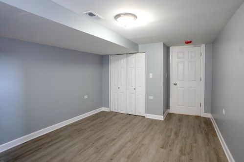 6222 Nagle Ave, Chicago, IL 60638-4208