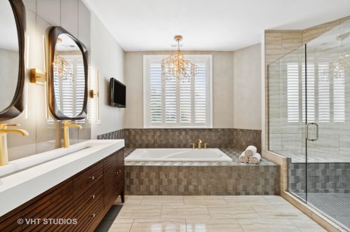 700 Orleans St, Chicago IL 60610-5017 exterior