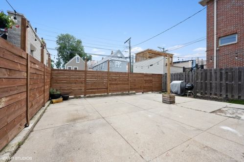 2455 Winona St, Chicago IL 60625-2504 exterior