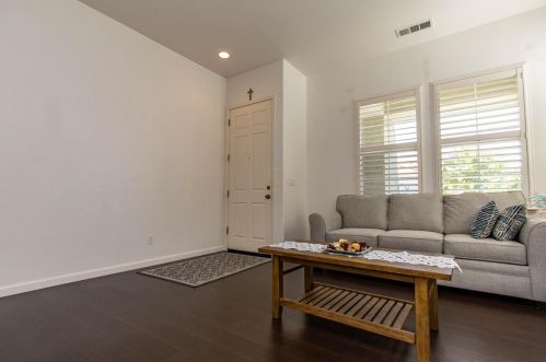 1072 Bennington Ave, Turlock CA  95382-0555 exterior