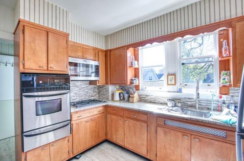 48 Lexington Ave, Greenwich CT 06830-5729 exterior