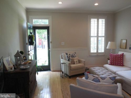 325 Royal St, Alexandria VA  22314-2628 exterior