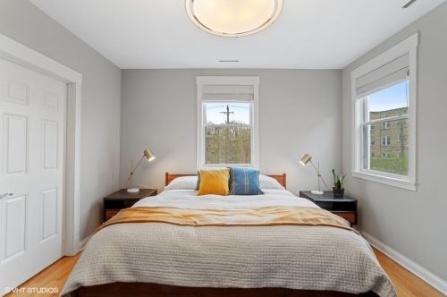 4425 Damen Ave, Chicago IL 60625-1701 exterior