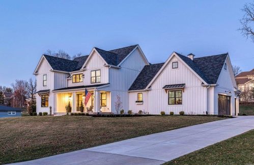 100 Ladue Meadows Ln, Saint Louis MO 63141-7503 exterior