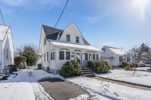 13 Market St, Edison, NJ 08817-4441