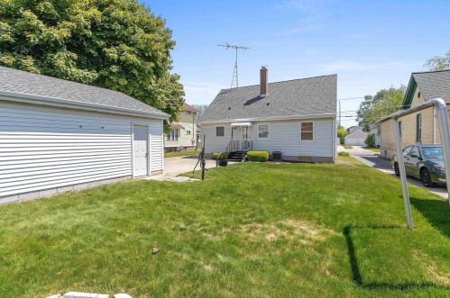 1324 20 St, Manitowoc WI 54220-5643 exterior