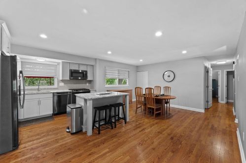 995 Sandstone Dr, Saint Louis MO 63146-5033 exterior