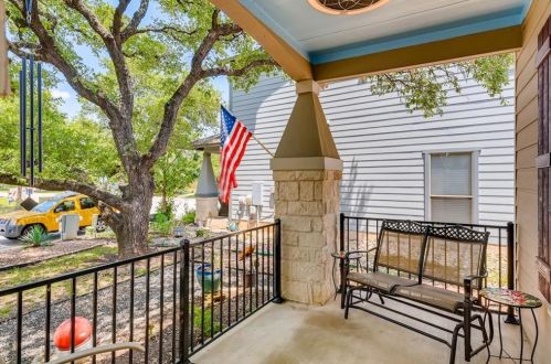 2205 Amur Dr, Austin TX  78745-2059 exterior