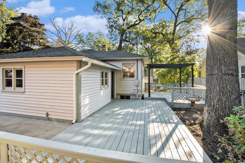 2085 Madalene Ave, Meskegon MI 49442-3815 exterior