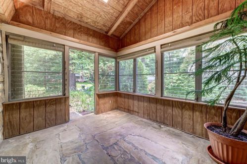 5217 Mitchell St, Alexandria VA 22312-2124 exterior