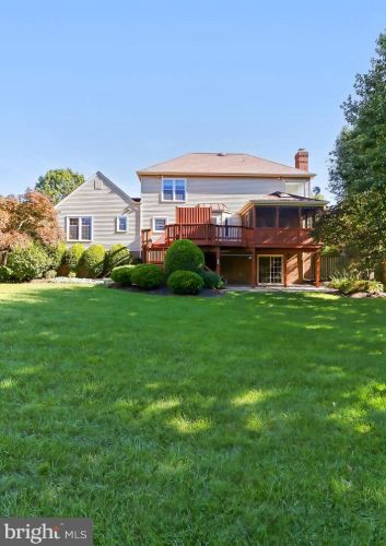 7712 Midday Ln, Alexandria VA 22306-2758 exterior