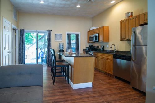 1883 Smith St, Providence RI 02908-1822 exterior