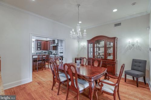 124 Bainbridge St, Philadelphia PA 19147-1866 exterior