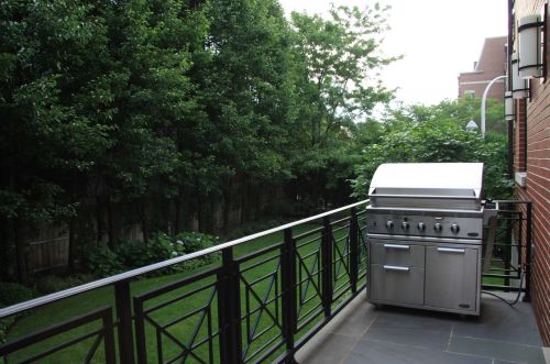 2900 Hermitage Ave, Chicago IL 60609-2733 exterior