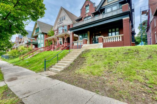 136 1 St, Milwaukee WI 53207-0014 exterior