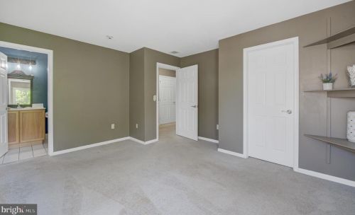 5 Cobblestone Ct, Columbus NJ 08022-1969 exterior