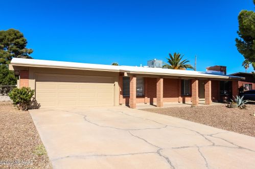 8049 Manitoba Pl, Tucson AZ  85730-4649 exterior