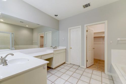 5406 Courtyard Dr, Austin TX 78730-5015 exterior