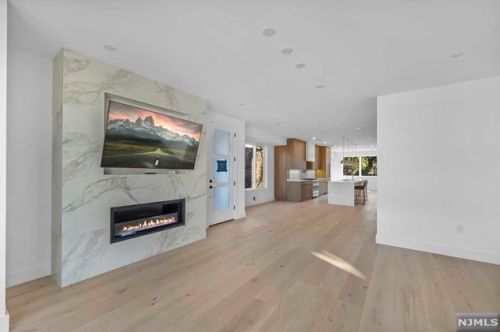 152 Morningside Ln, Palisades Park NJ 07650-1918 exterior