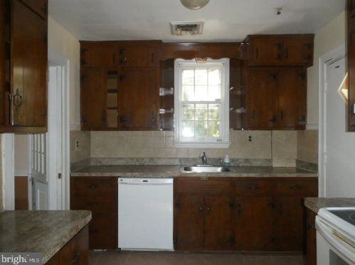 10408 New Hampshire Ave, Silver Spring MD 20905-3918 exterior