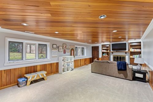 200 Guyasuta Rd, Pittsburgh PA  15215-1519 exterior