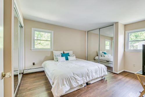 11 Falcon Dr, Edison NJ 08820-2759 exterior