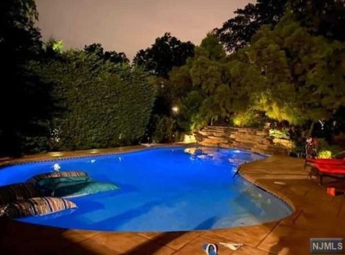 90 Spg Gdn Ave, Nutley NJ 07110-1507 exterior