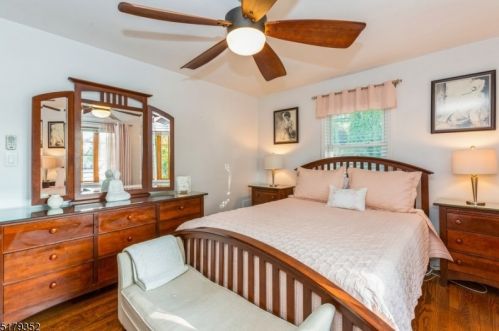 26 Acorn Dr, Clark NJ 07066-2109 exterior