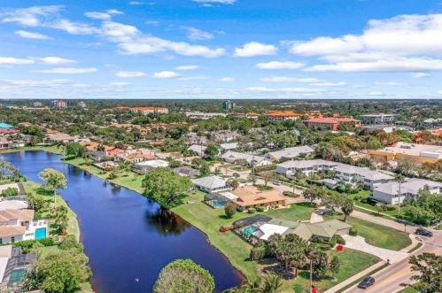 619 Neapolitan Way, Naples FL 34103-8502 exterior