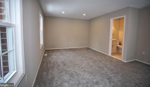 42 Magnolia Ct, Trenton NJ 08648-4828 exterior