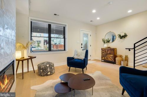 1733 Independence Ave, Washington DC  20003-1637 exterior