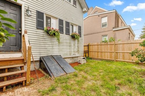 4 Walnut St, Taunton MA 02780-4255 exterior