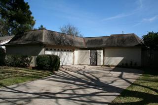 2620 Durban Dr, Houston, TX 77043-1723