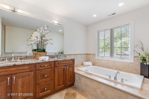 1619 Sunset Rdg Rd, Glenview IL 60025-2209 exterior