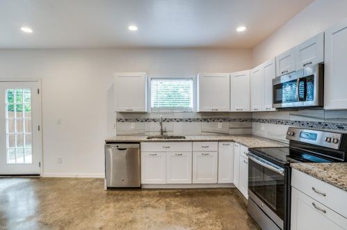 4018 Brundrette St, Dallas TX  75212-1716 exterior