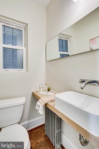 1312 Emerald St, Washington DC 20002-5431 exterior