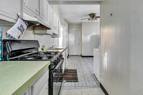 6 Cottage St, Derby CT 06418-1503 exterior